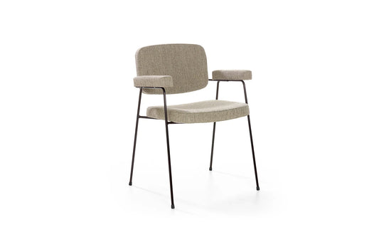 Nieuwe bekleding voor een compacte designkruk met tijdloze uitstraling